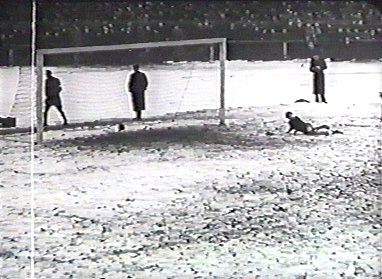  Dann ist der Ball plötzlich im Jenaer Tor - 5:1.
Schlüsselwörter: Weimar
