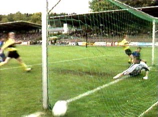  ... und Rusjaev macht das 1:0.
Schlüsselwörter: Rusjaev