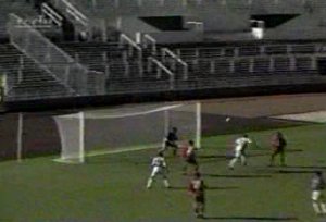  ... erneut Kopfball A. Jovic - 3:2.
Schlüsselwörter: Jovic