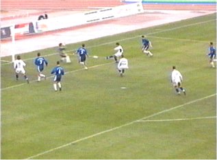  ... der das 2:0 schießt und anschließend ...
Schlüsselwörter: Mason