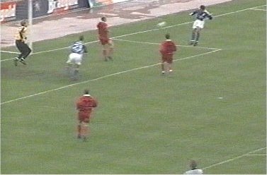  Kopfballchance durch M. Jovic.
Schlüsselwörter: Jovic