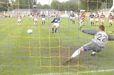  ... zum 1:3 verwandelt.
Schlüsselwörter: Böcker Elfmeter