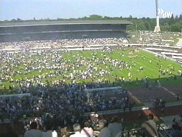  Trotzdem gab es nach Spielschluss nur für die KSC-Fans was zu feiern.
Schlüsselwörter: KSC Karlsruhe Aufstiegsfeier