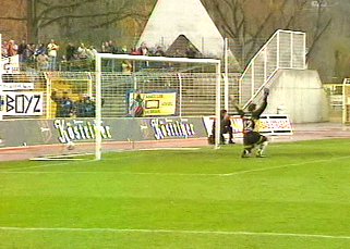  ... und Zittaus Torhüter jubelt beim 2:0 schon mit.
Schlüsselwörter: Sugzda