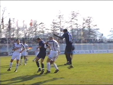  ... Kopfball Ceesay ...
Schlüsselwörter: Ceesay