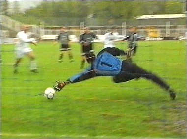  ... und trifft zum 1:0.
Schlüsselwörter: Sugzda