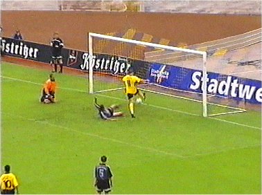  ... und Holm trifft zum 2:0.
Schlüsselwörter: Holm