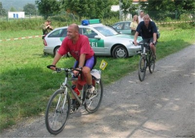  Die Spitzengruppe der Radler war zu fix. Deshalb "nur" ein Verfolgerfeld-Schnappschuss.

