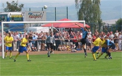  Aus dem Kopfball wurde nix.
