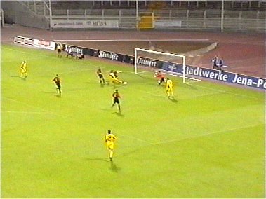  ... Hempel lässt durch und Sanchez spitzelt zum 4:0 ein.
Schlüsselwörter: Hempel Sanchez