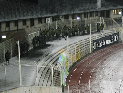  Kaum Stimmung beim Fanclub "Bulettenwölfe" :-)
