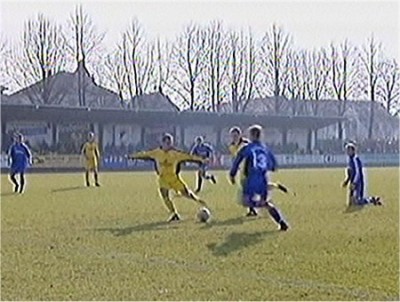  ... zum 3:0 ab.
Schlüsselwörter: Jovic
