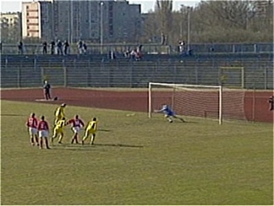  ... erneut verwandelt Hempel den Elfmeter - 6:1.
Schlüsselwörter: Dessau Elfmeter Hempel