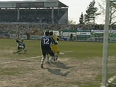  ... Kujat schießt den abgewehrten Ball ins Tor - 3:1.
Schlüsselwörter: Leipzig