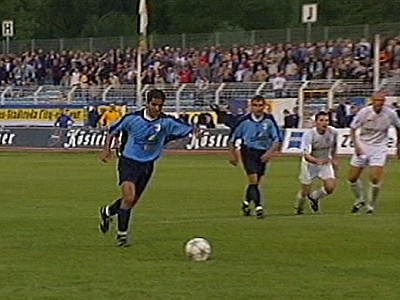  Manai schiebt den Ball in ...
Schlüsselwörter: Manai Elfmeter verschossen