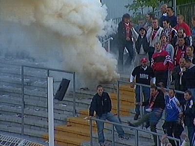 Aufgeheizte Stimmung im Gästeblock.
Schlüsselwörter: Gästeblock