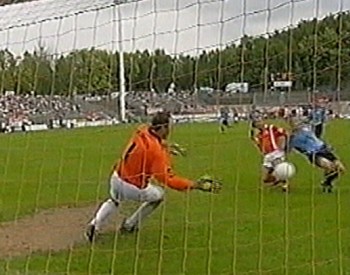  ... Burgdorf trifft zum 2:1 für Jena!
Schlüsselwörter: Burgdorf