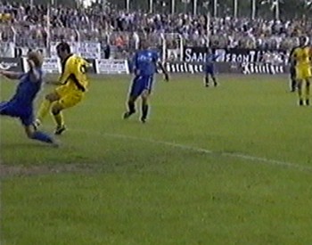  ... Jovic trifft zum 1:0.
Schlüsselwörter: Jovic