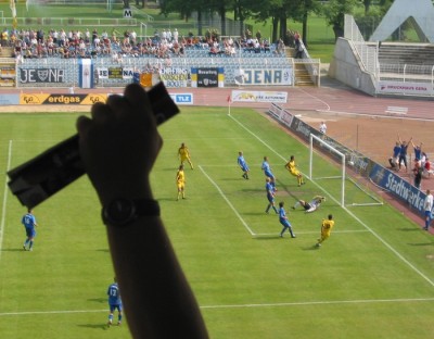  Da wollte mir ein Titane das 2:0 nicht gönnen. Hat aber nicht geklappt - Jovic trifft aus spitzem Winkel.
Schlüsselwörter: Jovic