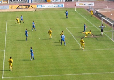  Flugkopfball von Klee.
Schlüsselwörter: Klee
