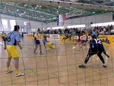  Szenen aus dem Spiel gegen den dänischen Meister Bröndby Kopenhagen.
