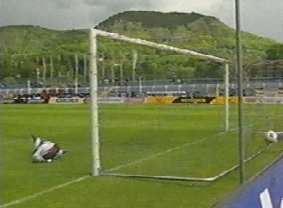 ... nach Wiederanpfiff für das 1:0.
Schlüsselwörter: Hähnge