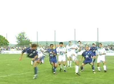 ... Hähnge per Kopf zum 4:0 Endstand.
Schlüsselwörter: Hähnge