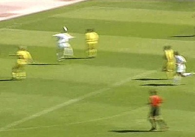  Kopfballchance für Zimmermann ...
Schlüsselwörter: Zimmermann