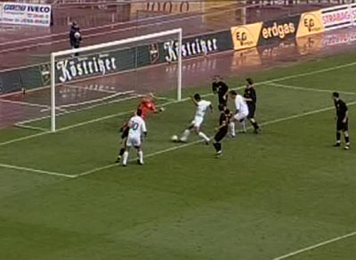 Nach wenigen Minuten begann die Party mit dem 1:0 durch Hujdurovic.
Schlüsselwörter: Hujdurovic