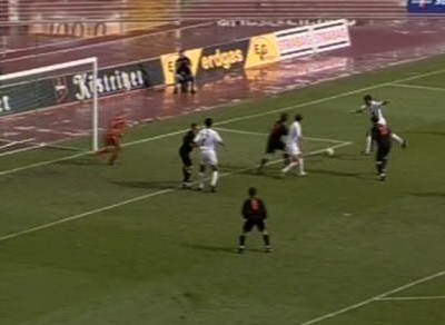  Mit dem Pausenpfiff trifft Maul zum 5:0.
Schlüsselwörter: Maul
