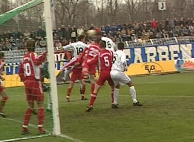  ... Kopfball Maul - 1:0!
Schlüsselwörter: Maul