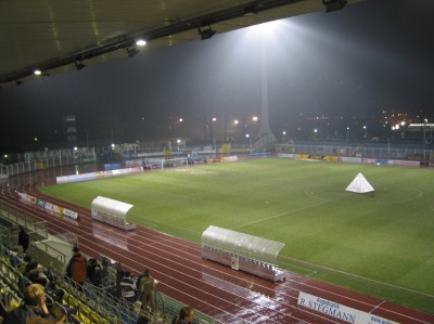 Der Rasen vor dem Spiel.
