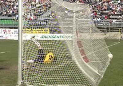 ... und trifft zum 2:0 für den FCC.
Schlüsselwörter: Hähnge