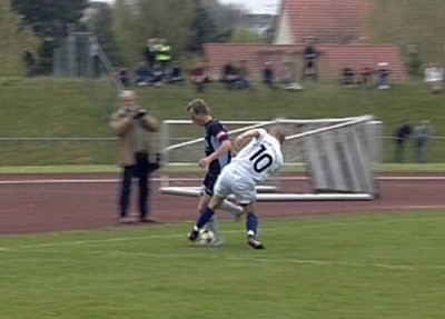 Werner erkämpft im gegnerischen Strafraum den Ball ...
Schlüsselwörter: Werner