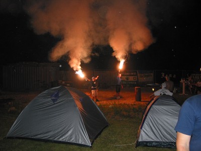 Rauch und Feuer gab es natürlich auch.
Schlüsselwörter: Pyro