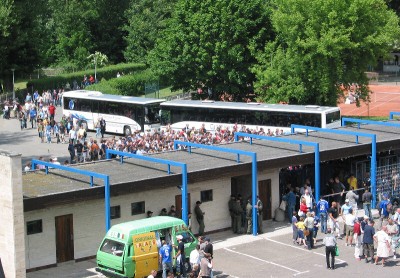 Der Andrang war riesig, über 10000 Zuschauer wollten das Spiel sehen.
