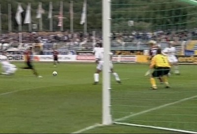 Dann aber eine Tiefschlafeinlage in Jenas Abwehr und Münster schießt das 1:0.
