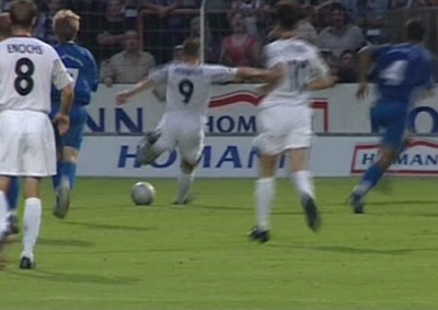 Ein Konter bringt Osnabrück das 2:0.
