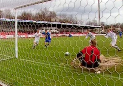 Der FCC mit den ersten Chancen im Spiel, hier kommt Hähnge einen Schritt zu spät.
