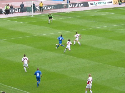 Hähnge verliert das Laufduell nur knapp.
