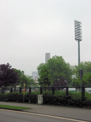 Stadion am Niederrhein in Sichtweite.
