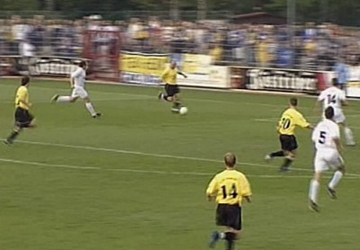 Nach der Pause kann Gera durch Sadlo auf 1:2 verkürzen.
