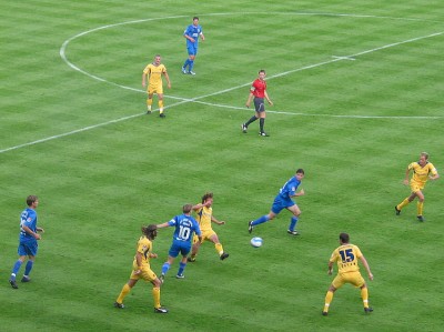 Helbig im Zweikampf - einer der Besten im FCC-Trikot.

