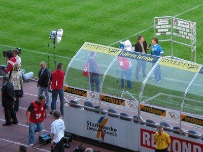 Am Ende 0:0 und die Reportermeute suchte nach Interviewopfern.
