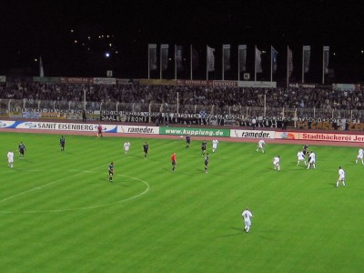 Während die Horda auf Stadionverbote aufmerksam macht ...
