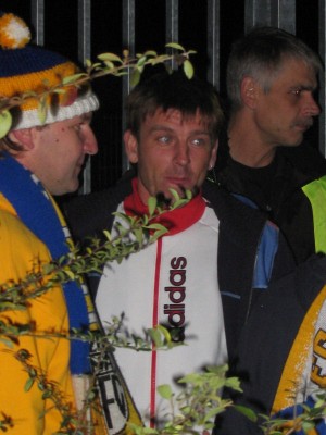 ... leider nicht im Gelben Trikot auf dem Rasen.
Schlüsselwörter: Schnix Bernd Schneider