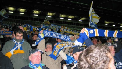 Die Osttribüne.
