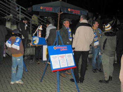 Der SC-Stand mal hinter der Tribüne ...
