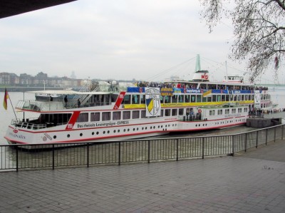 Zuerst wurde das rameder.-Schiff und mit ihm der Rhein erobert.
Schlüsselwörter: Jenenser Überall