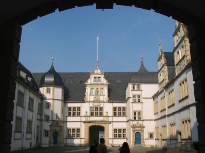 Hierin verbirgt sich eine Realschule, nett, nett.
